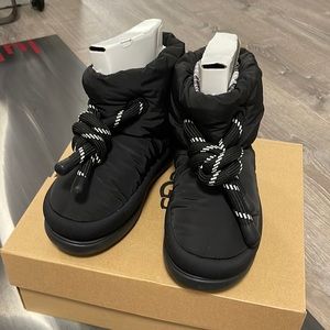 UGG Women Classic Maxi Short Size 6